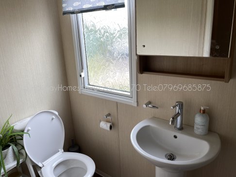 Haven Holidays Primrose Valley 3 bedroom Caravan family Bathroom #1 Ref70