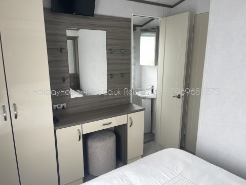 Haven Holidays Reighton Sands 3 Bedroom Caravan bedroom 3 en-suite Ref71