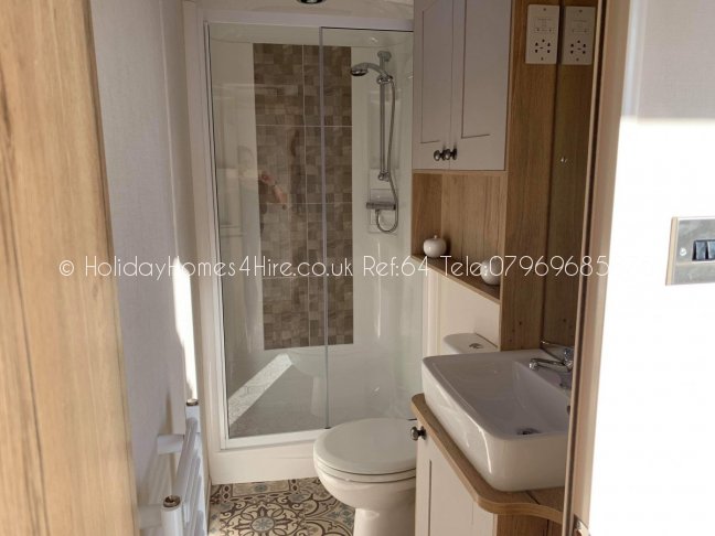 Haven Holidays Primrose Valley 6 Berth Caravan Bathroom Ref64
